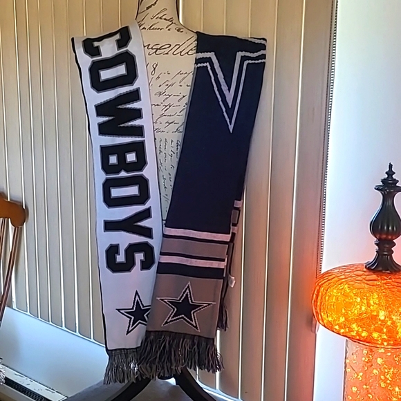 Two different Dallas Cowboy Winter Scarfs NEW - Picture 2 of 4